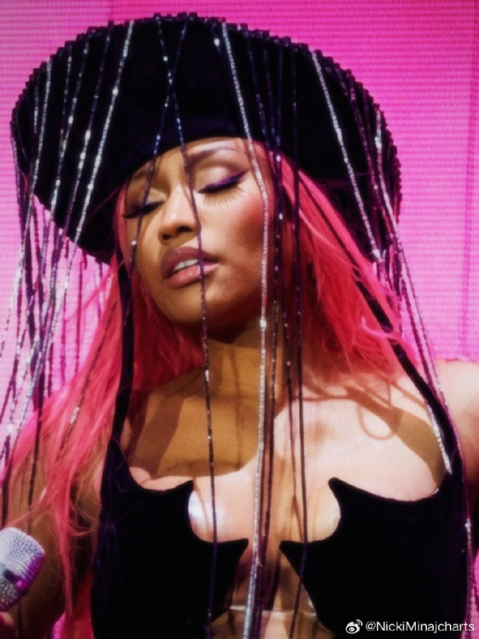 Nicki Minaj visual